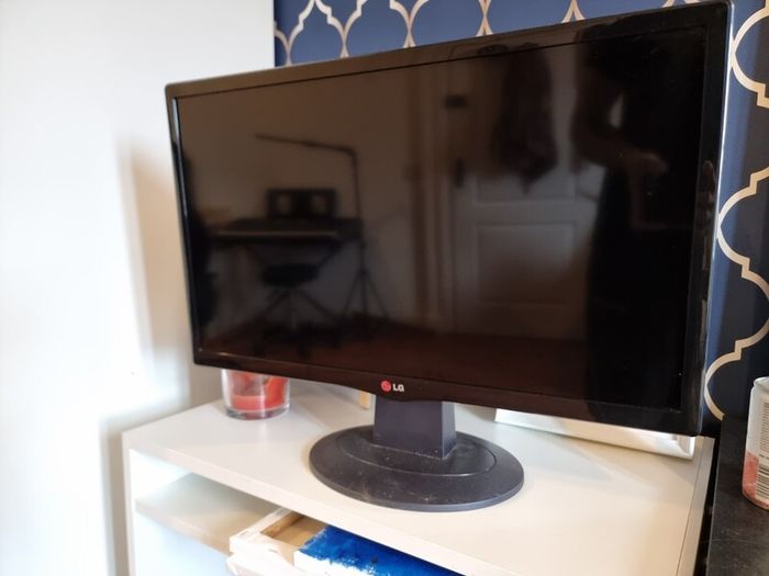 LG 24 inch Full HD TV Monitor