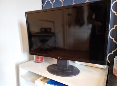 LG 24 inch Full HD TV Monitor