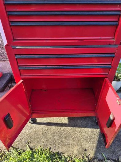 halfords 8 drawer tool chest/centre on wheels