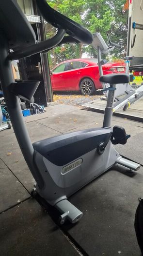 precor 885 upright bikes