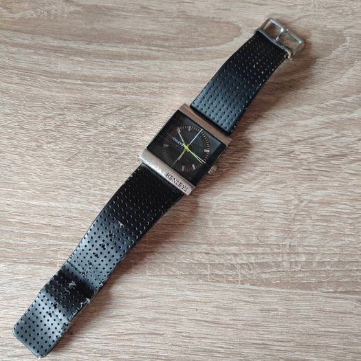 Henleys Men's Square Black Dial Watch