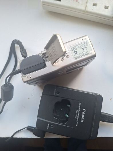 Canon PowerShot S20 3.3MP Vintage Digital Camera Boxed