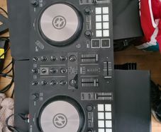 Native Instruments Traktor Kontrol S2 MK3
