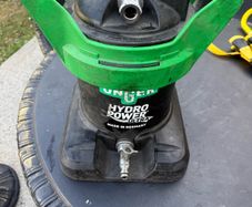 Hydropower window cleaner