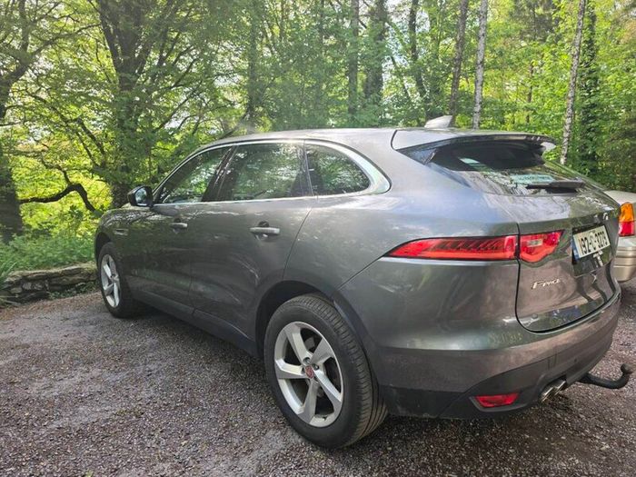 Jaguar F Pace