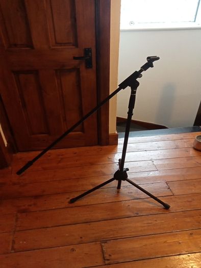 Microphone stand