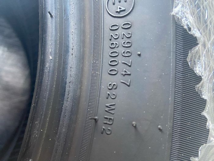 4x Kumho Crugen Premium KL33 SUV Tyres - Unused - 105H