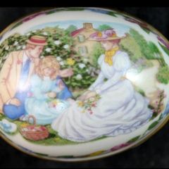 Lenox "Gathering Memories" limited edition collectible Easter egg trinket box from 1990