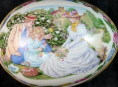Lenox "Gathering Memories" limited edition collectible Easter egg trinket box from 1990