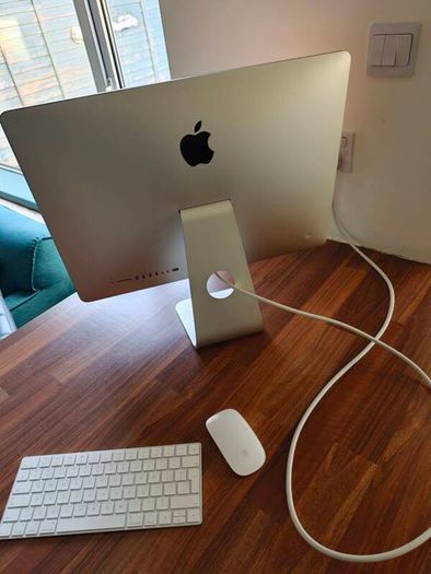 iMac computer 21.5" Retina 4K (2017)