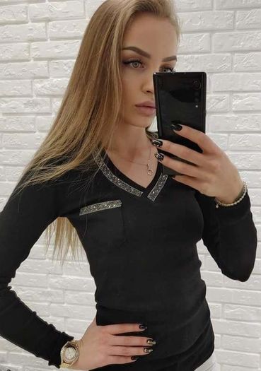 Women's blouse with long sleeves