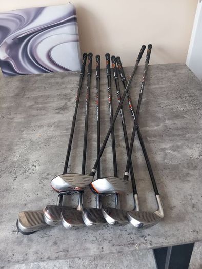 Dunlop golf clubs. Right handed clubs