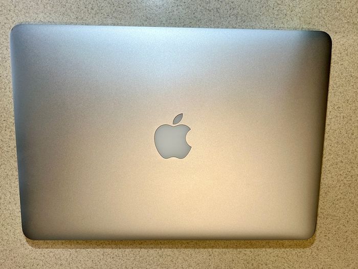 Apple MacBook Pro 13 2.7Ghz Dual core intel Core i5  16GB 1867 Mhz DDR3  250 SSD