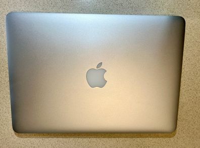 Apple MacBook Pro 13 2.7Ghz Dual core intel Core i5  16GB 1867 Mhz DDR3  250 SSD