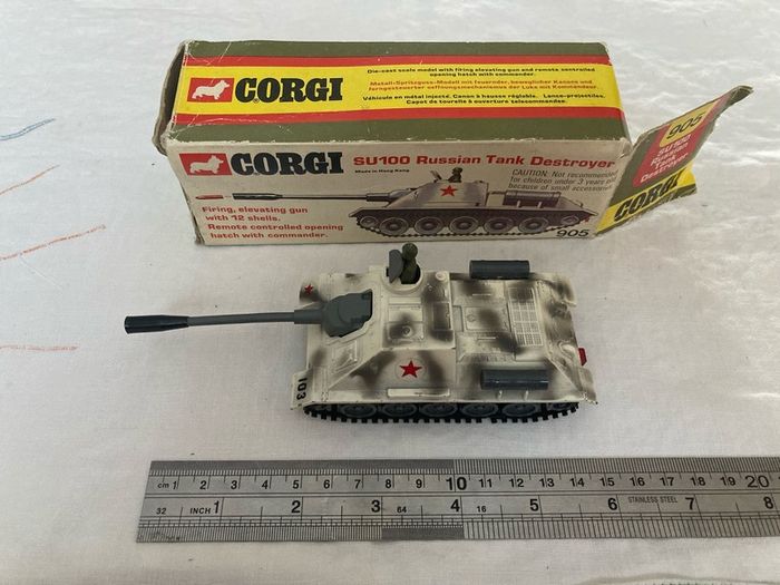 Corgi 905. SU100 Russian Tank Destroyer. With box.