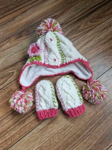 Girls hat & mittens set