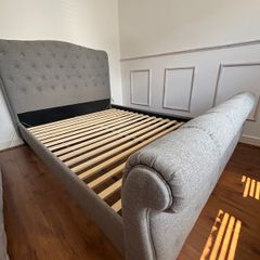 Button back king size bed