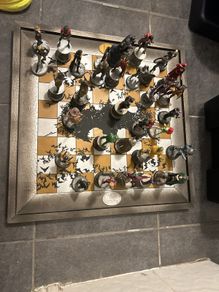 DC Batman Eagle moss chess board and chess pieces Complete