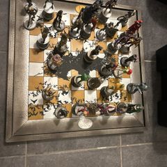 DC Batman Eagle moss chess board and chess pieces Complete
