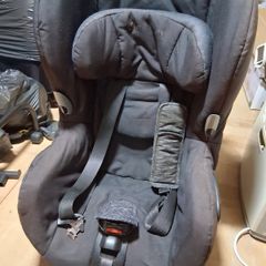 Maxi Cosi Axiss car seat