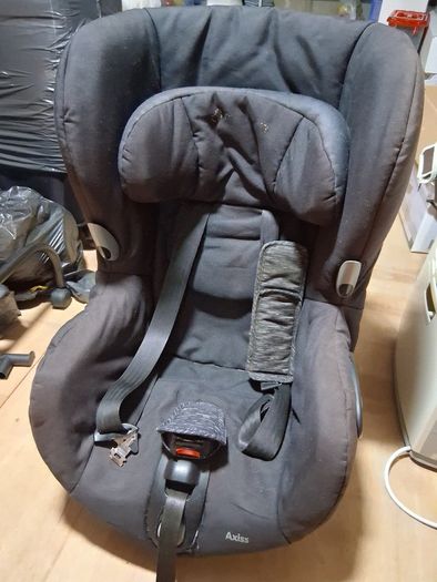 Maxi Cosi Axiss car seat