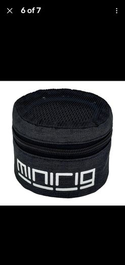 2 Minirig 4 Bluetooth speakers