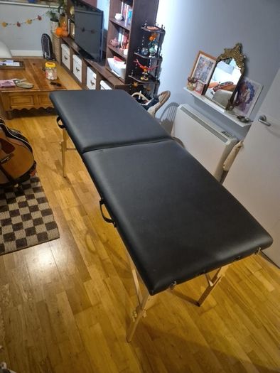 massage table