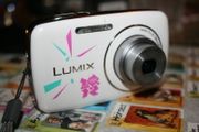 Panasonic LUMIX DMC-S3 14.1MP Digital Camera  With Charger - Tested