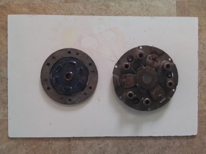 Renault 4 Clutch Plate And Disc.