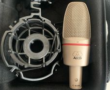 AKG C3000 Condenser Microphone and Shock Mount (Excellent Condition)