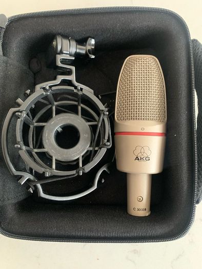 AKG C3000 Condenser Microphone and Shock Mount (Excellent Condition)