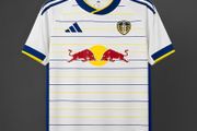 Leeds united 26/27 home soccer jersey
