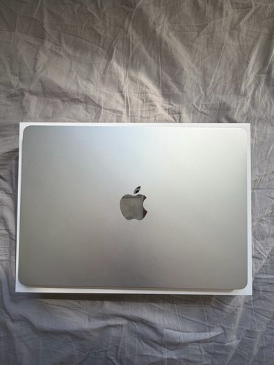 MacBook Air 13 Inch M2 - 8GB RAM, 256GB SSD, Silver, 100% Battery Health