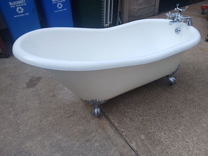 Cast iron slipper  bath