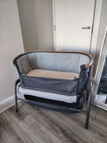 Maxi-Cosi Iora Bedside Bassinet Co-Sleeper Crib + Maxi-Cosi Minla 6 in 1 High chair SET