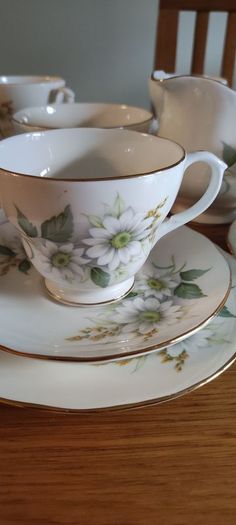 Vintage pretty Duchess Felicity 454 bone china