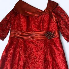 Red dressy dress with brooch detail Size 20