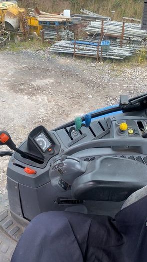 New Holland TS115A