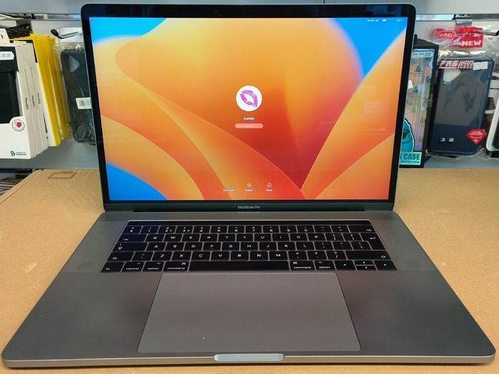 Touch Bar Apple MacBook Pro 15 (2017) 15.4'' Intel i7 @ 2.80 GHz 512GB SSD 16GB RAM Space Grey (Battery Cycle: 232)