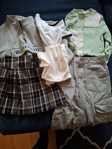 Bundle of girls' clothes aged 7/8, 8/9, 9/10