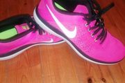 Nike free runs uk6