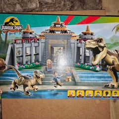 Lego Jurassic Park Visitor Center: T. rex & Raptor Attack 76961