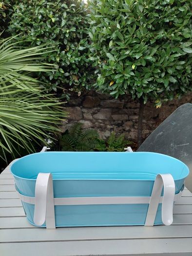 Balcony/hanging planters