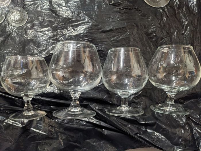 Mixture of 14 drinking glasses