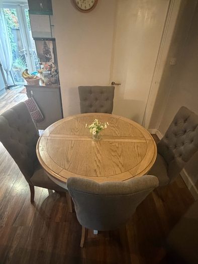 Easy Living Dining Table and Chairs