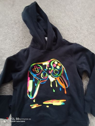 NEW.boy's jumper .age 6