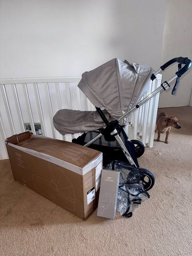 Paras mamas flipXT3 ( new carrycot still in box)