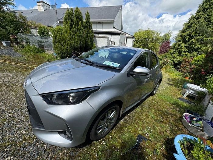 Toyota Yaris Hybrid Luna 4dr Auto 1490 Cc Grey