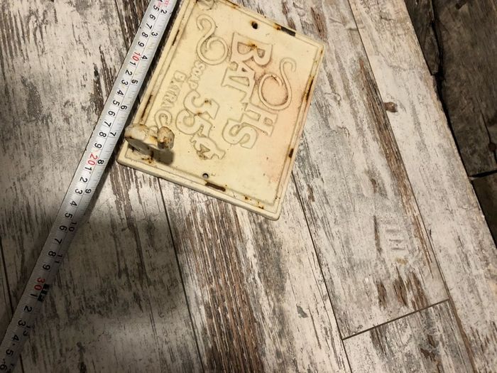 Cast iron wall hanger