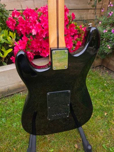 Squier Standard Series Stratocaster - Black & Chrome Special Edition
